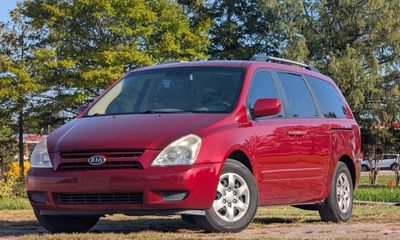 2010 Kia Sedona GL