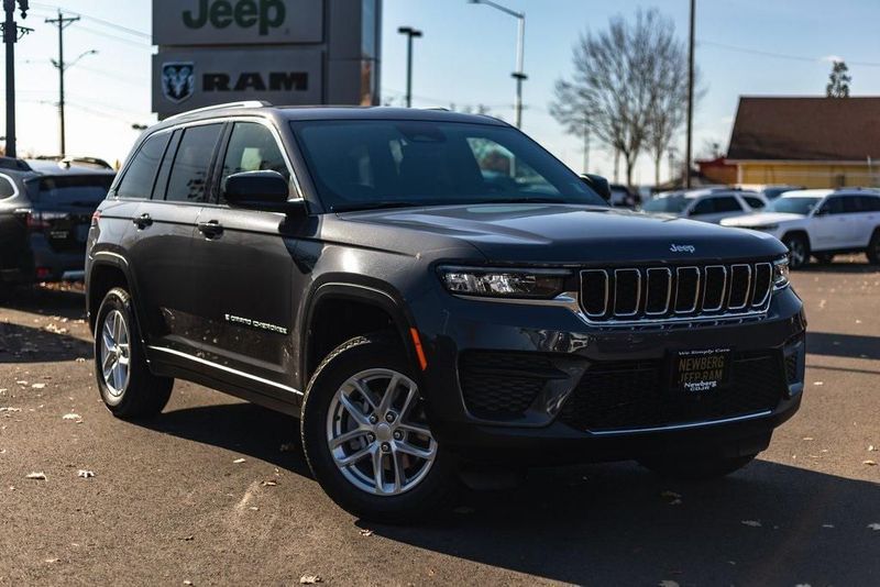 2025 Jeep Grand Cherokee — a typically priced live listing