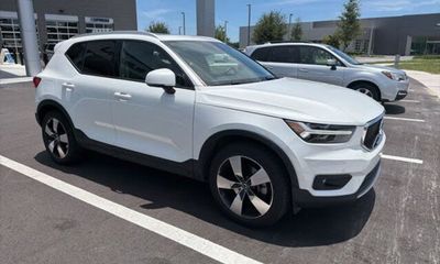 2021 Volvo XC40 Momentum