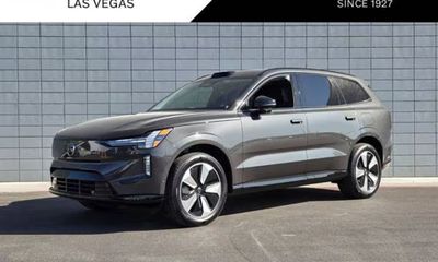 2025 Volvo EX90 Plus