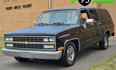 1989 Chevrolet Suburban R2500