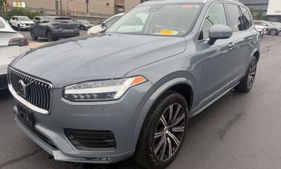 2023 Volvo XC90 Core Bright Theme