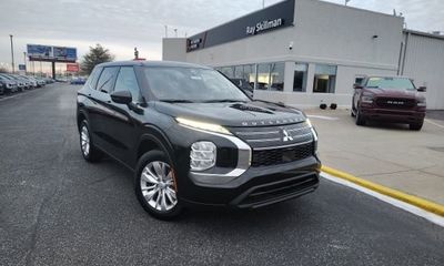2026 Mitsubishi Outlander ES