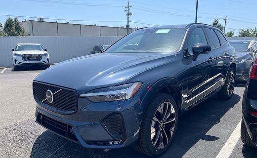 2026 Volvo XC60 Plus Dark