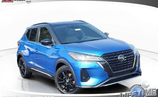 2022 Nissan Kicks SR