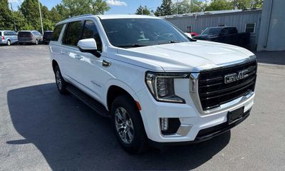 2023 GMC Yukon XL SLE
