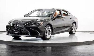 2023 Lexus ES 300H Ultra Luxury