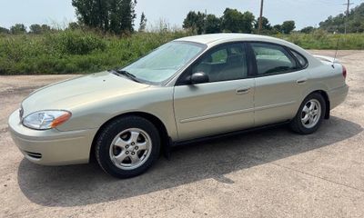 2005 Ford Taurus SE