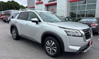 2024 Nissan Pathfinder SL