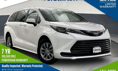 2025 Toyota Sienna LE