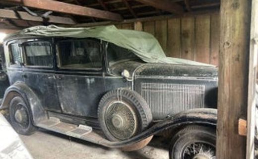 1930 Chrysler 77 Royal Sedan