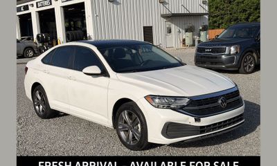 2023 Volkswagen Jetta SE W Sunroof