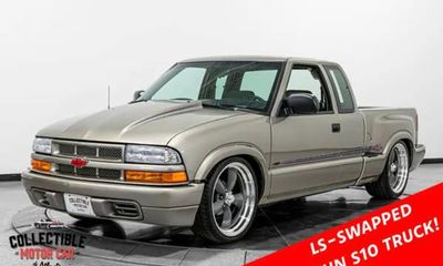 2000 Chevrolet S-10 Pickup Base
