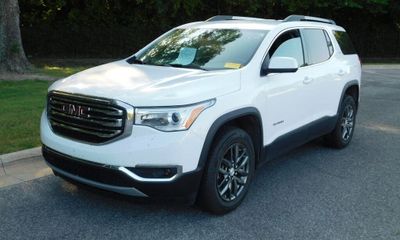 2017 GMC Acadia SLT 1