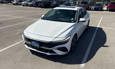 2024 Hyundai Elantra Limited