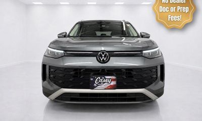2025 Volkswagen Tiguan 4MOTION SE