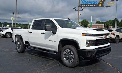 2026 Chevrolet Silverado HD Custom