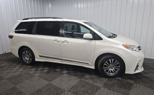 2022 Toyota Sienna LE