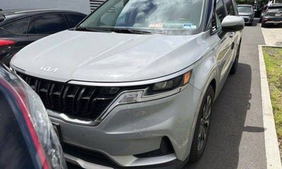 2024 Kia Carnival EX