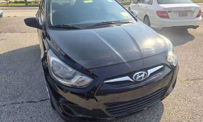 2012 Hyundai Accent GL Middle LOW