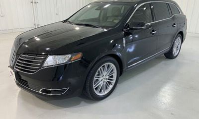 2018 Lincoln MKT Base