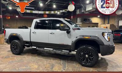 2024 GMC Sierra HD AT4