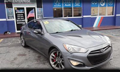 2015 Hyundai Genesis Coupe GLS Middle