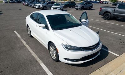 2017 Chrysler 200 LX