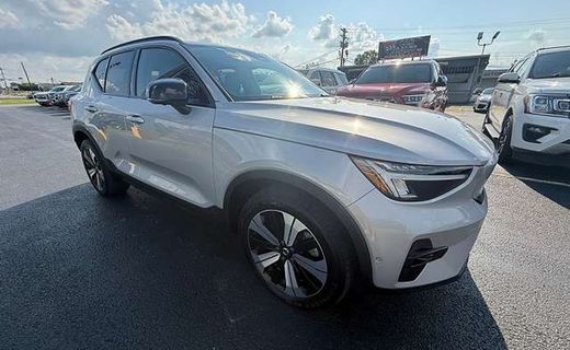 2023 Volvo XC40 Plus Dark