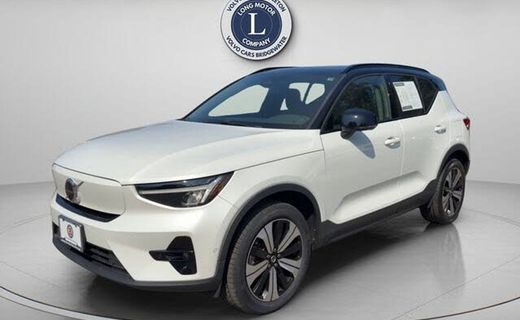 2023 Volvo XC40 Plus Dark