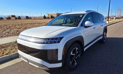 2026 Hyundai Ioniq 9 SE