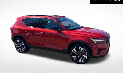 2025 Volvo XC40 Ultra Dark