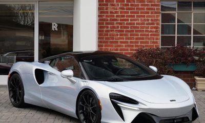 2026 McLaren Artura