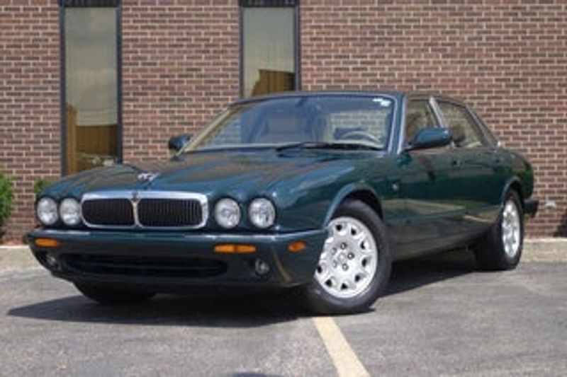 Representative 2000 Jaguar XJ8 photo