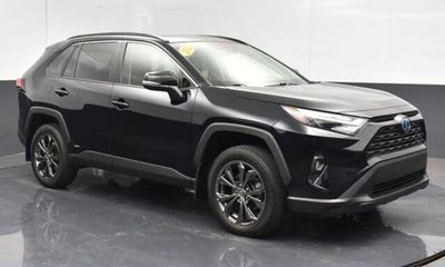 2024 Toyota RAV4 XLE Premium