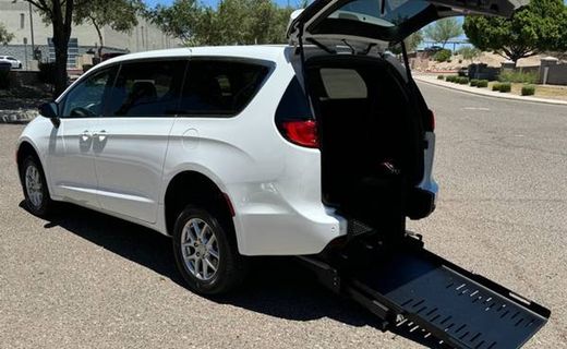 2026 Chrysler Voyager LX