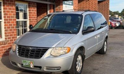 2006 Chrysler Town AND Country Touring
