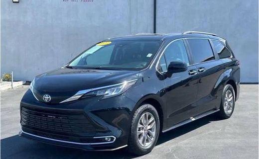 2023 Toyota Sienna XLE