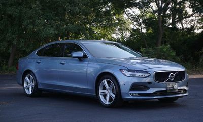 2018 Volvo S90 Momentum