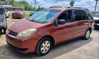 2005 Toyota Sienna LE