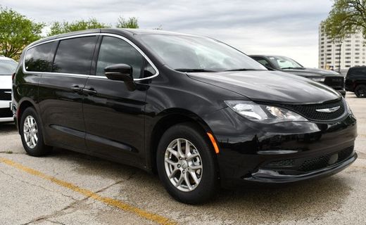2026 Chrysler Voyager LX