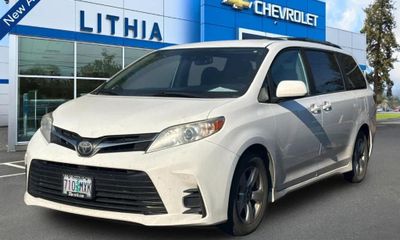 2019 Toyota Sienna LE