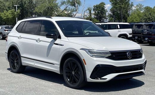 2022 Volkswagen Tiguan SE Black