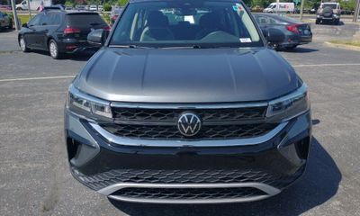 2023 Volkswagen Taos 4Motion S W