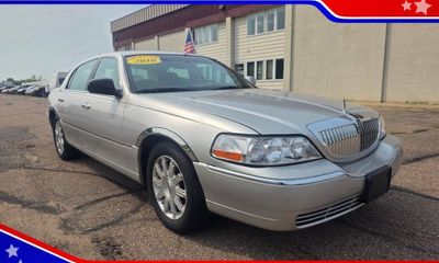 2010 Lincoln Town CAR Signature Limited