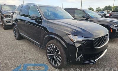 2026 Volvo XC90 Ultra Bright