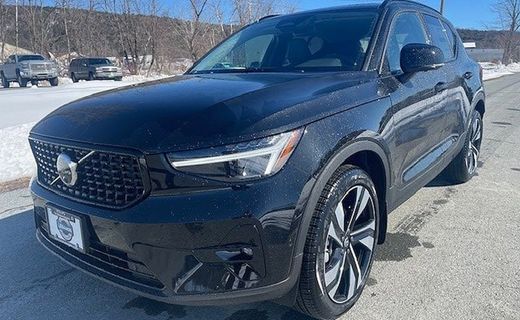 2026 Volvo XC40 Plus Dark