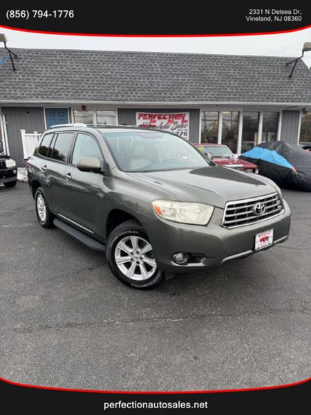 2008 Toyota Highlander — a typically priced live listing