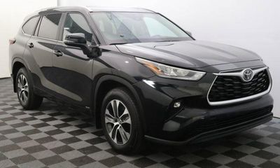 2025 Toyota Highlander XLE Nightshade 25TH