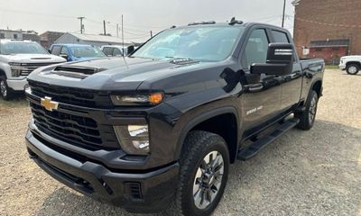 2024 Chevrolet Silverado HD Custom